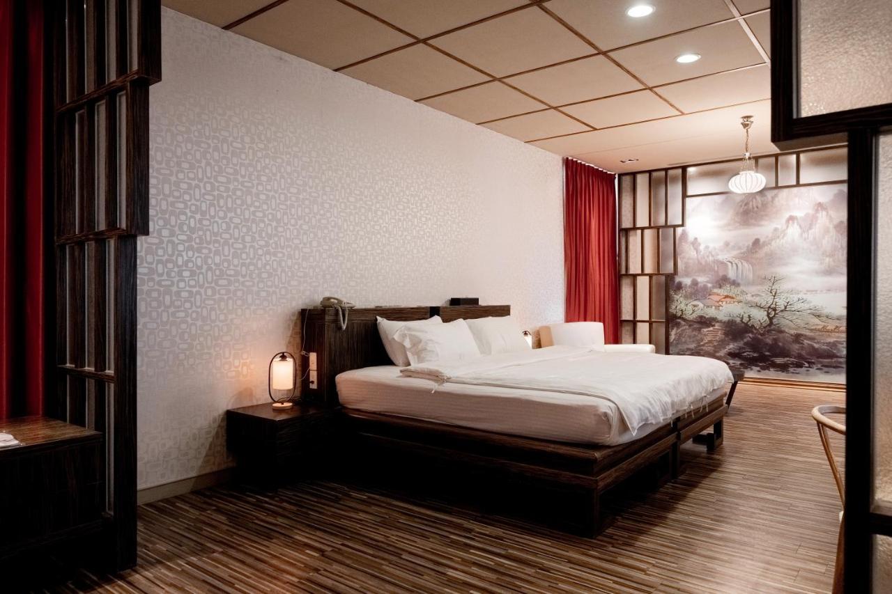 Tian Xia Ju Motel Yilan Exterior photo