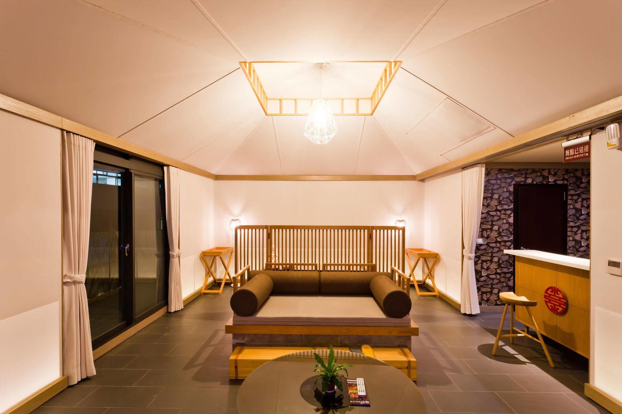 Tian Xia Ju Motel Yilan Exterior photo