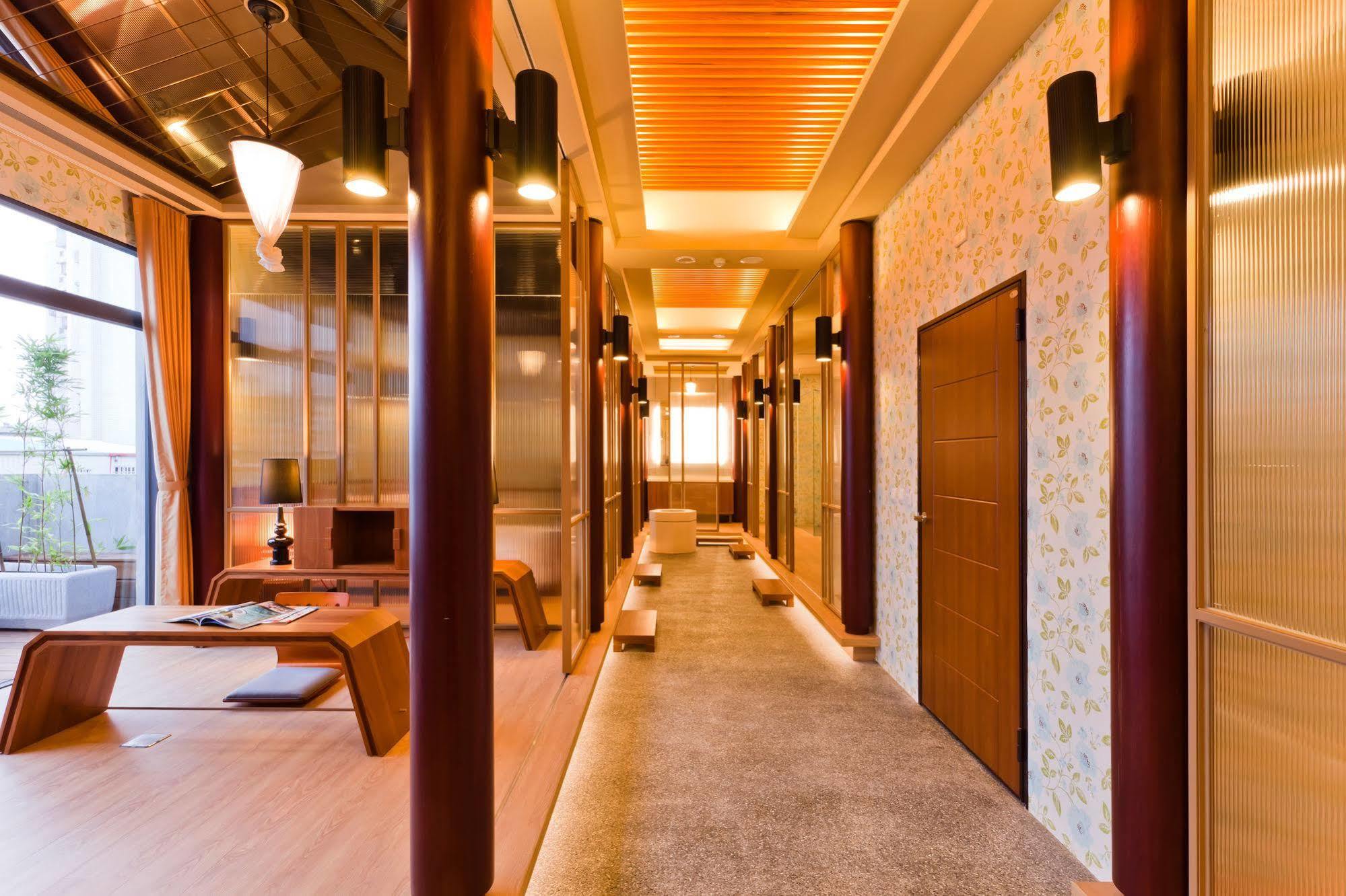 Tian Xia Ju Motel Yilan Exterior photo